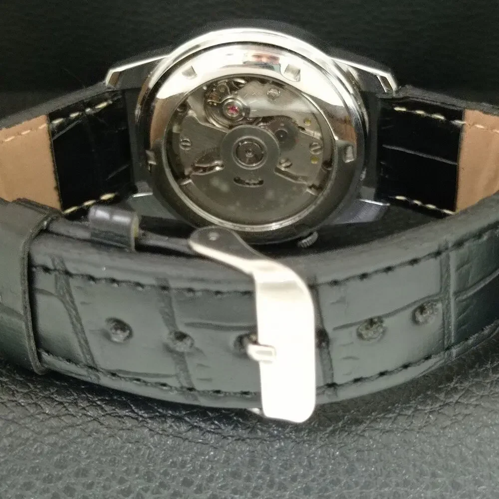 Vintage 1981 Seiko Automatic Mens Silver Watch W/daydate & Red accents